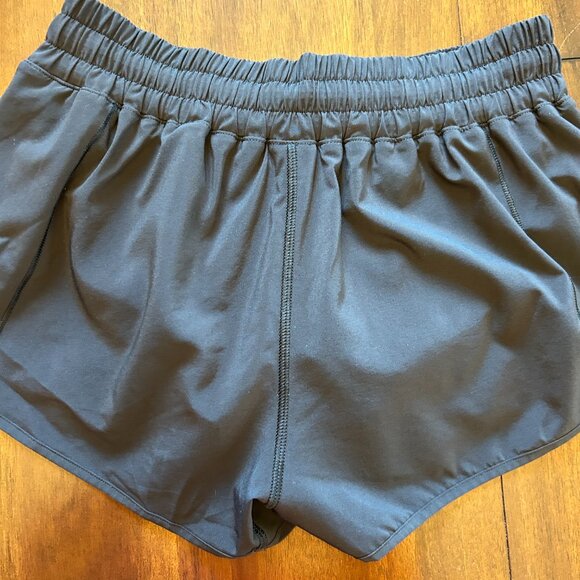 Lululemon Women's Hotty Hot High-Rise Lined Short 2.5" Black Size 6 - Picture 3 of 15